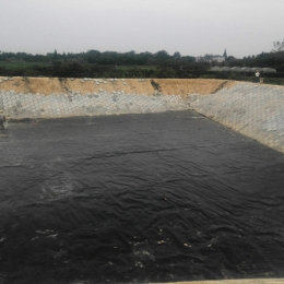 湖南怀化灌溉用蓄水池：2500平0.7mm全新料土工膜